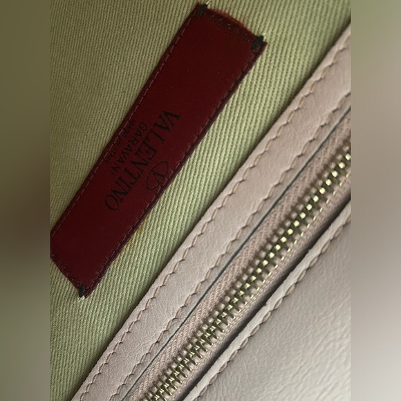 VALENTINO GARAVANI Rockstud Glam Medium Lock Shoulder Poudre Pink Bag Purse - Picture 11 of 14